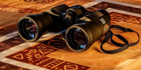 binoculars-431488_1280